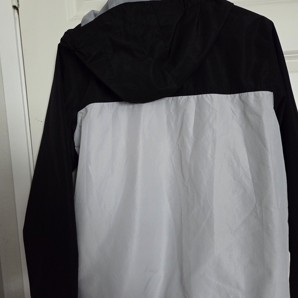 Eddie Bauer boys Two-Tone Black and Gray Raincoat - Picture 3 of 3